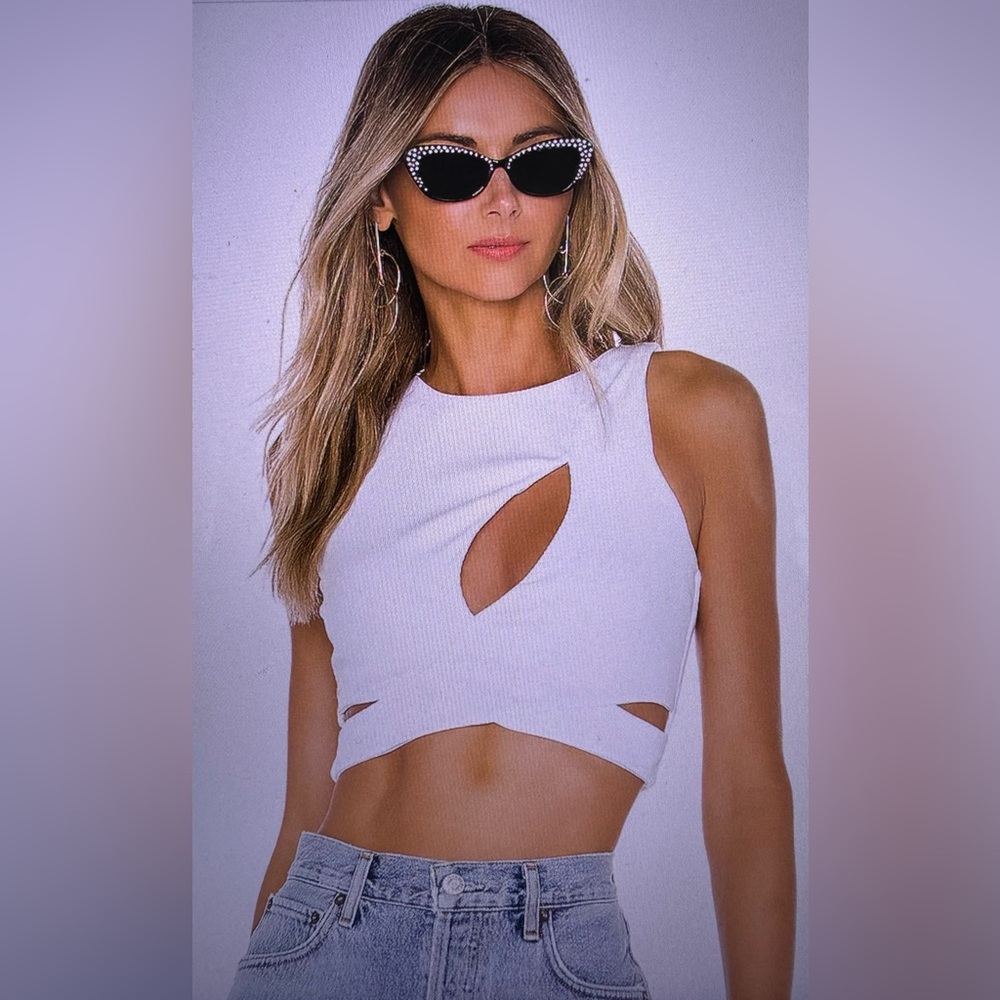 Superdown - Lillie Cut Out Top  Size: XS  Color: White